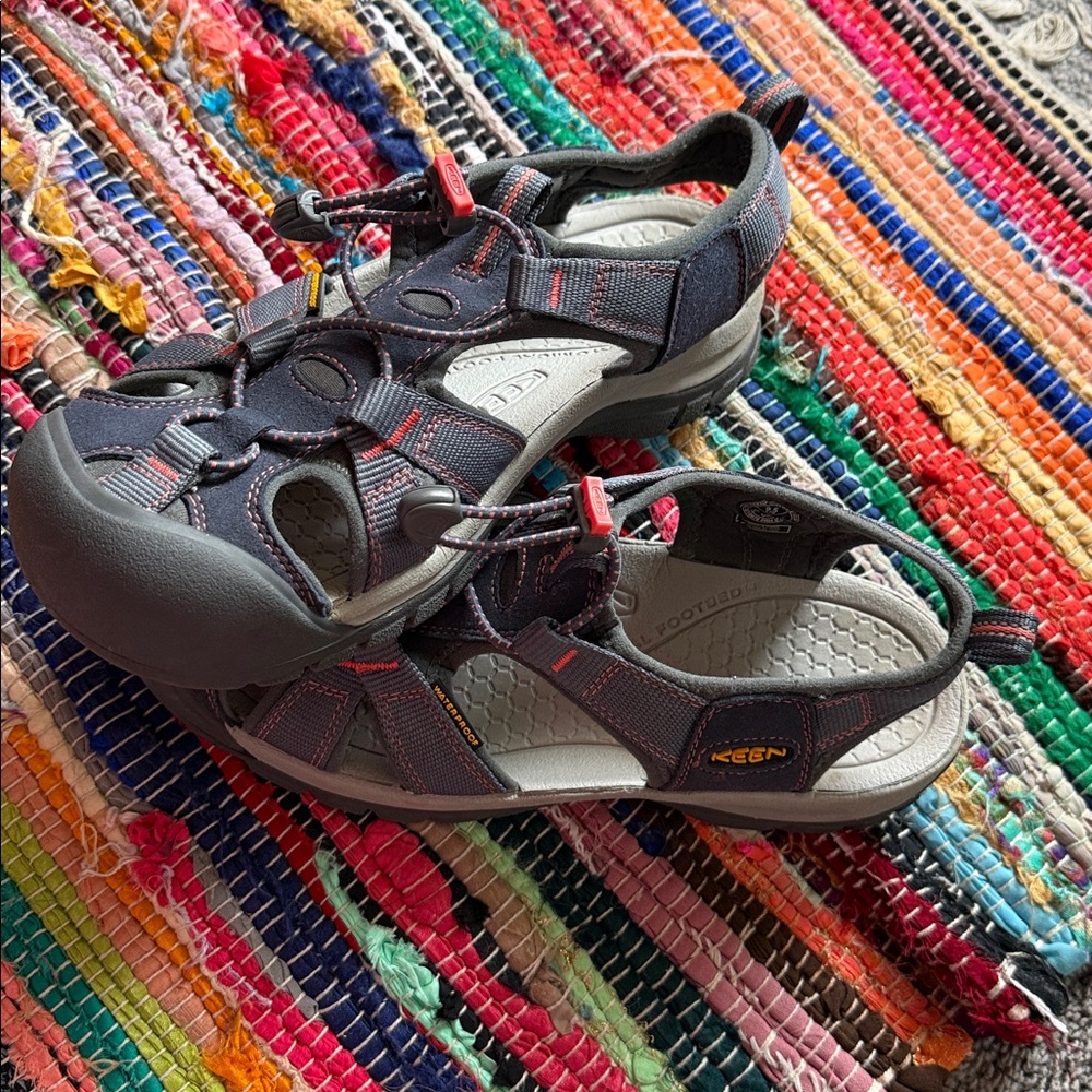 Keen Charcoal and Tangerine sandals women’s 9.5 great for outdoors